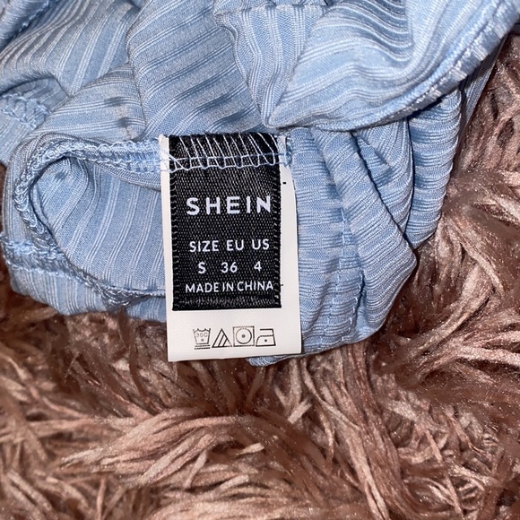 Shien Twist front crop top - Picture 3 of 4